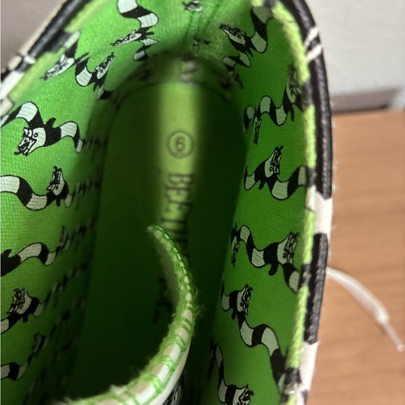 Beetlejuice Women's High Top Sneakers Size 6 - Picture 11 of 11